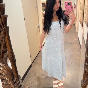 Elegant blue and White floral dress from Brandy Melville one size super cute